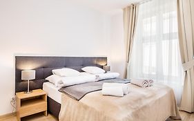 Old Town Apartments - B19